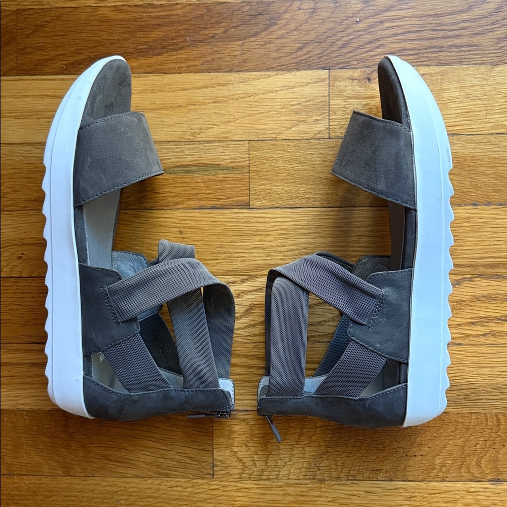 Eileen Fisher NEW without Tag Grey Strappy Sandals Size 8.5